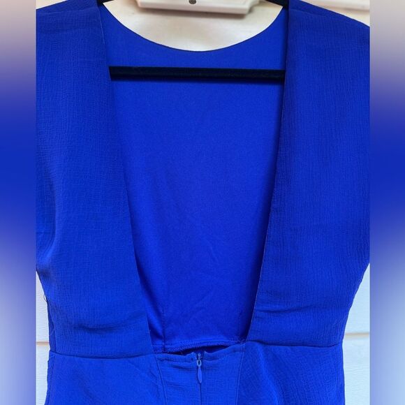 Urban Outfitters Silence & Noise bright blue sleeveless mini dress. Bare back, 2 - Picture 4 of 10